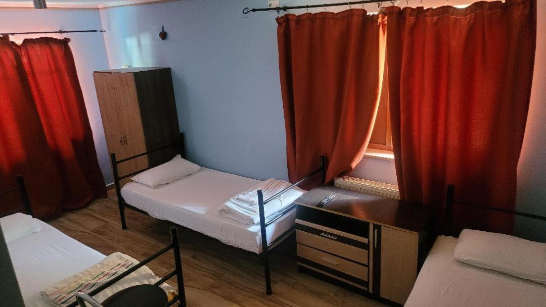 Byzanthin Hostel Bukares Bagian luar foto