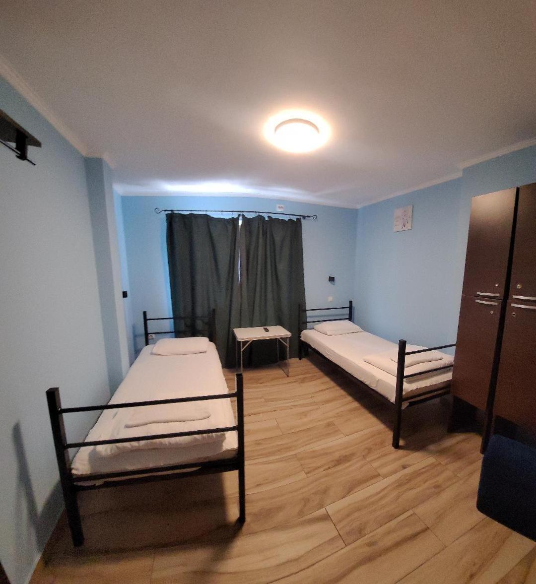 Byzanthin Hostel Bukares Bagian luar foto